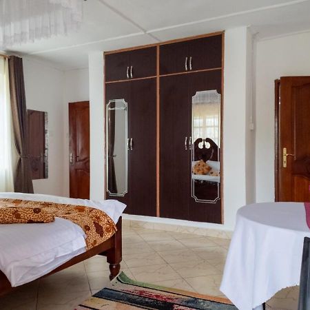 Riverside Resort Hotel Kabale Buitenkant foto