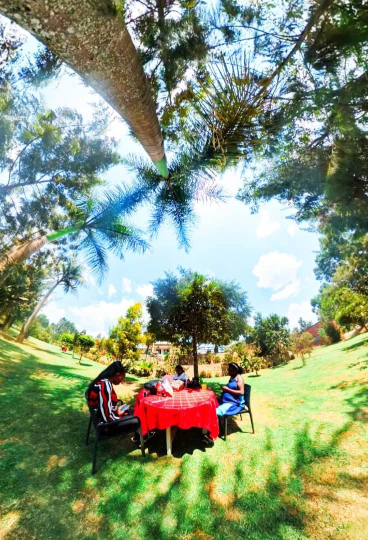 Riverside Resort Hotel Kabale Buitenkant foto