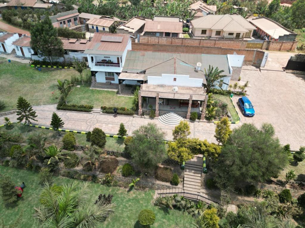 Riverside Resort Hotel Kabale Buitenkant foto