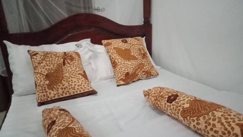 Riverside Resort Hotel Kabale Buitenkant foto