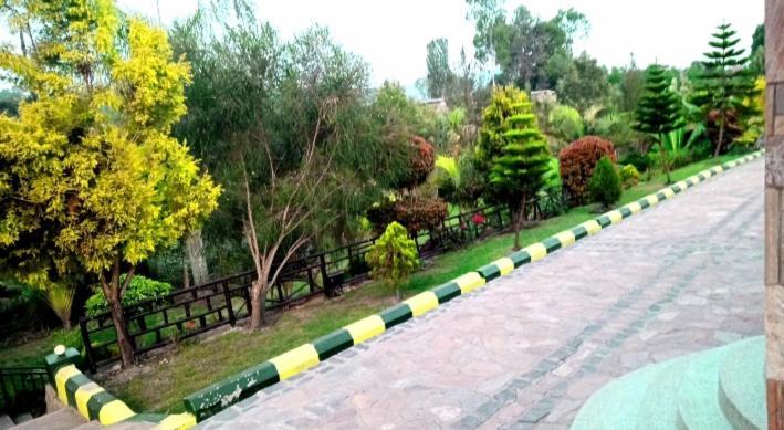 Riverside Resort Hotel Kabale Buitenkant foto