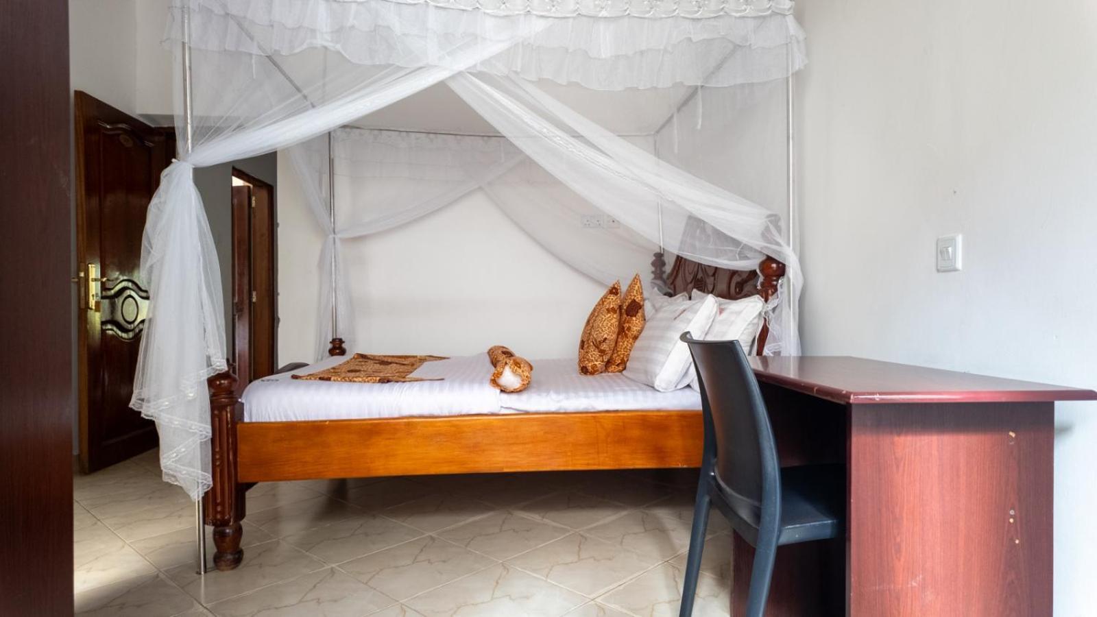 Riverside Resort Hotel Kabale Buitenkant foto