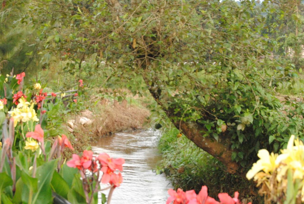 Riverside Resort Hotel Kabale Buitenkant foto