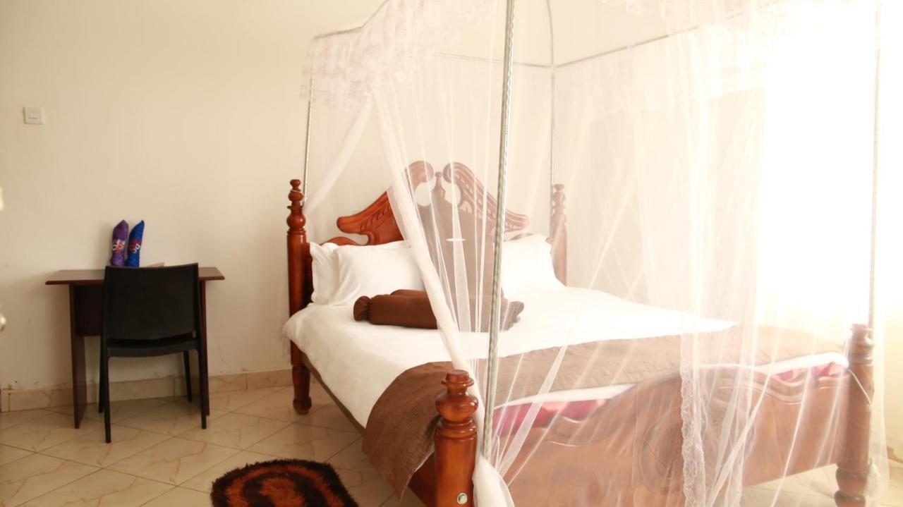 Riverside Resort Hotel Kabale Buitenkant foto