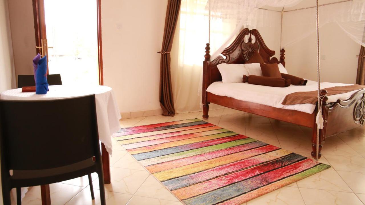 Riverside Resort Hotel Kabale Buitenkant foto